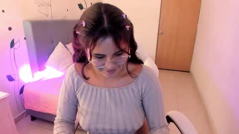 bella_jadee online show from March 11, 3:55 am