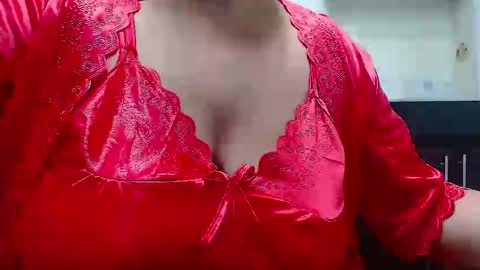 Snapshot of bella_lady_1_ chatting on December 23, 9:40 pm lady online show from December 23, 9:40 pm