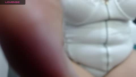 Snapshot of bella_lady_1_ chatting on February 25, 8:32 pm lady online show from February 25, 8:32 pm