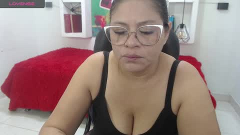 Snapshot of bella_lady_1_ chatting on September 10, 11:43 am lady online show from September 10, 11:43 am
