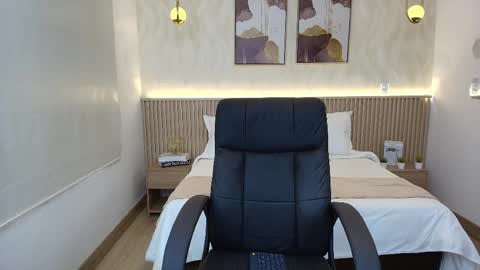 bella_millers online show from May 1, 6:55 pm