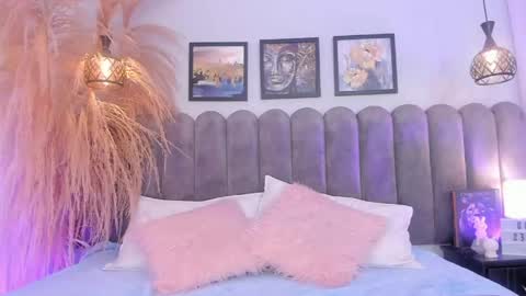 bella_peach_ online show from May 1, 3:32 am