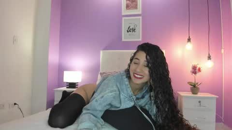 Snapshot of bella_ponce1 chatting on January 18, 2:23 pm Bella Ponce online show from January 18, 2:23 pm