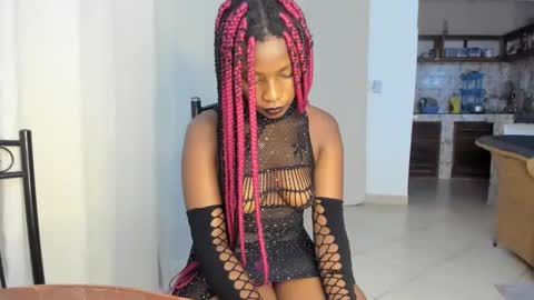 Bella sweetpea online show from February 4, 5:55 pm