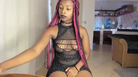 Bella sweetpea online show from February 8, 6:12 am