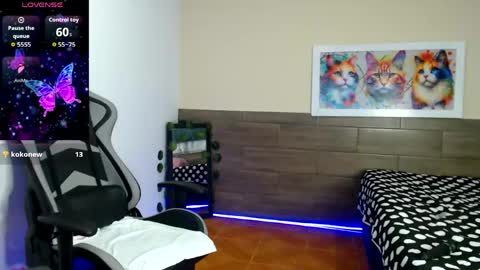 bella_warzon online show from May 9, 3:08 am