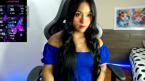 bella_warzon online show from May 20, 2:30 am