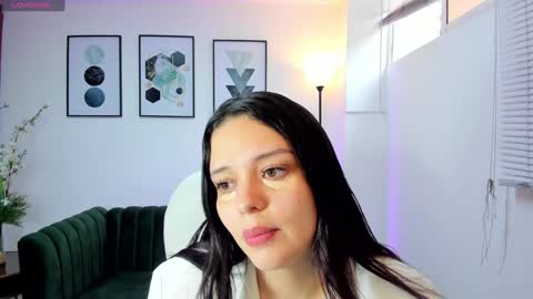  Bella Hadid  online show from December 29, 1:38 pm