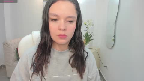  Bella Hadid  online show from January 7, 11:16 am