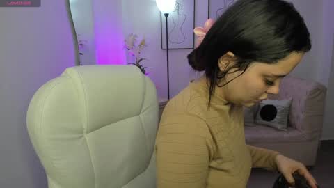  Bella Hadid  online show from January 10, 11:22 am
