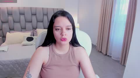  Bella Hadid  online show from January 31, 11:46 am