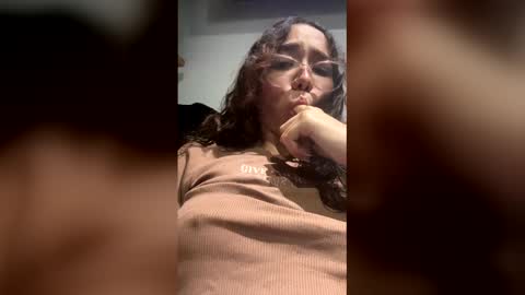 Belle Claire  online show from April 9, 10:15 pm