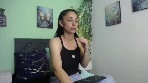 Snapshot of bellamarquez_ chatting on October 25, 3:08 pm Bella online show from October 25, 3:08 pm