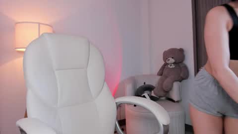 Bella Mia online show from February 23, 5:45 pm