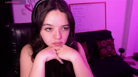 Snapshot of bellamoteluna chatting on October 9, 5:11 am Bella Monteluna online show from October 9, 5:11 am