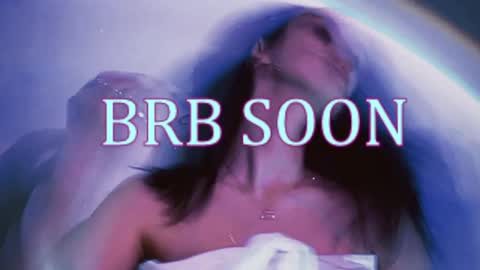 bellaparker_ online show from April 22, 11:40 am