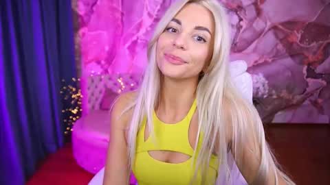 Bella online show from October 17, 2:31 pm