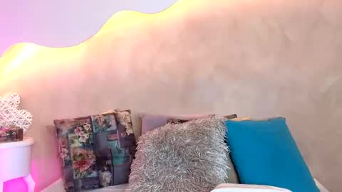 bellarooux online show from May 25, 12:37 pm