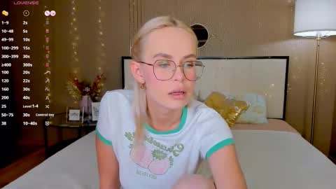 Bella online show from February 26, 1:04 am