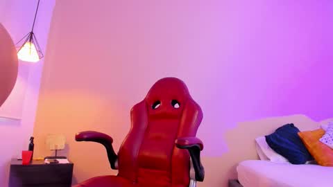 Bella Wild online show from March 24, 12:10 pm