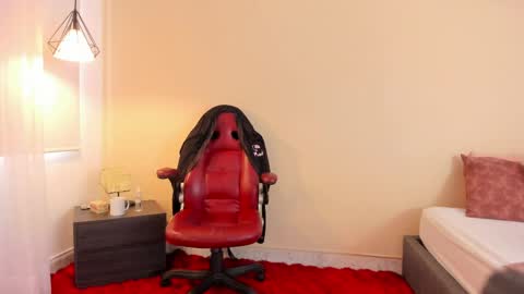 Bella Wild online show from April 4, 12:04 pm