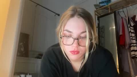 Bella 3 online show from May 14, 5:57 am