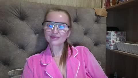 Amelia online show from October 25, 6:15 pm