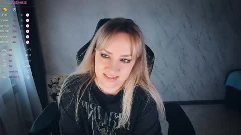 Your Annabelle Wolf  online show from May 20, 4:26 pm