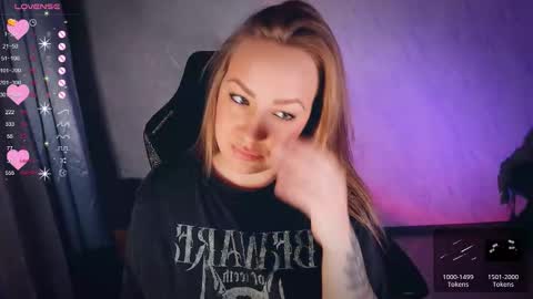 Your Annabelle Wolf  online show from October 9, 4:33 pm