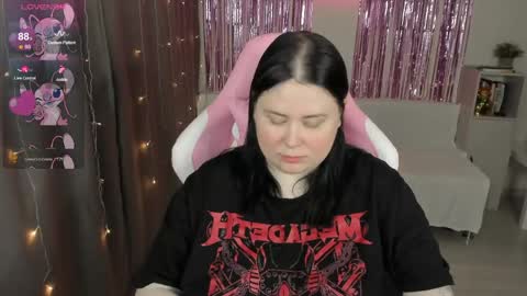 LinaBoo online show from May 6, 5:50 pm
