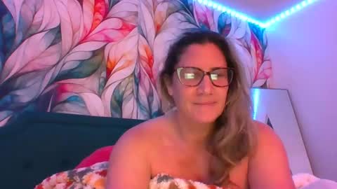 Snapshot of bendybecky69 chatting on December 9, 3:18 am Becky online show from December 9, 3:18 am