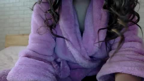 Snapshot of bermudatriangle12 chatting on February 28, 5:15 am tixxie online show from February 28, 5:15 am