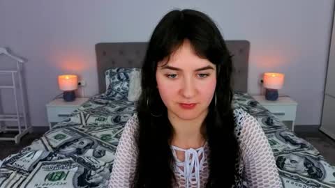 Violette online show from May 8, 10:00 pm