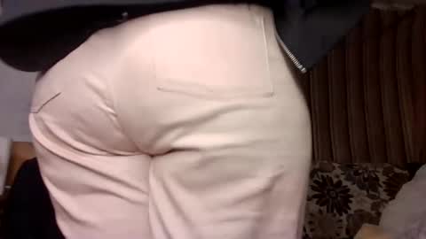 berrythighs online show from April 10, 6:19 am