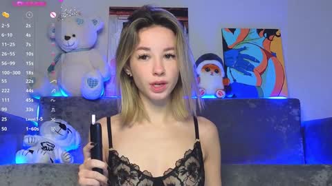 Snapshot of bestie_baby chatting on December 9, 2:34 am Emely online show from December 9, 2:34 am