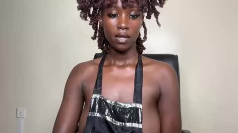 Snapshot of betty_fire_ chatting on January 7, 6:38 am Adah online show from January 7, 6:38 am
