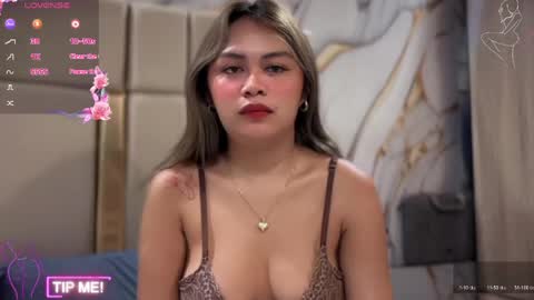 MAXINE online show from May 17, 8:52 pm
