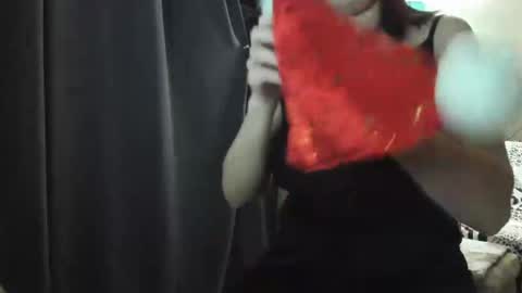 Snapshot of big_mam chatting on December 8, 12:40 am mom online show from December 8, 12:40 am
