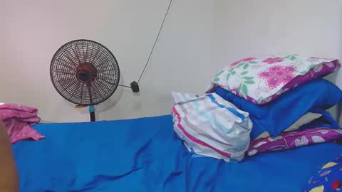 Snapshot of big_small_horny chatting on February 16, 3:05 pm Milena And Luz online show from February 16, 3:05 pm