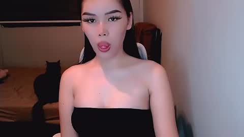 Mia online show from July 2, 2:45 pm