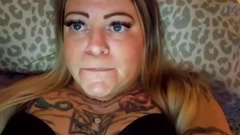 Snapshot of bigblueeyesmomma chatting on February 9, 1:01 am Tiffany online show from February 9, 1:01 am