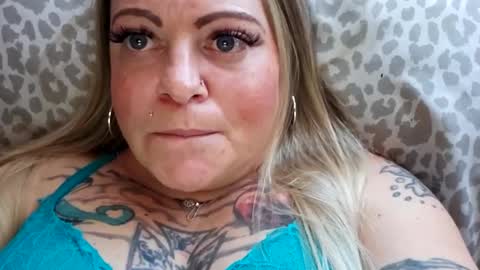 Snapshot of bigblueeyesmomma chatting on February 9, 10:54 pm Tiffany online show from February 9, 10:54 pm