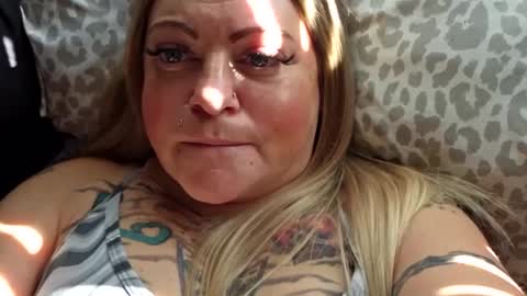 Snapshot of bigblueeyesmomma chatting on February 10, 4:25 pm Tiffany online show from February 10, 4:25 pm