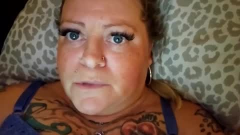 Snapshot of bigblueeyesmomma chatting on December 5, 12:30 am Tiffany online show from December 5, 12:30 am