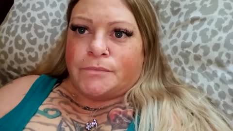 Snapshot of bigblueeyesmomma chatting on December 8, 11:19 pm Tiffany online show from December 8, 11:19 pm