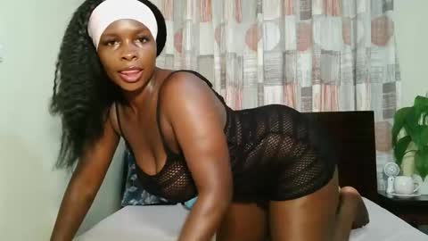Vee online show from May 11, 10:40 pm