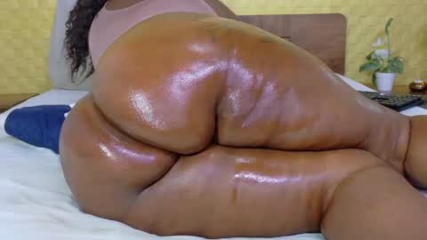bigroundbooty_ online show from May 20, 9:56 pm
