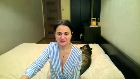 Snapshot of bililay chatting on December 19, 11:35 pm DOM NIKA online show from December 19, 11:35 pm