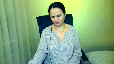 Snapshot of bililay chatting on February 19, 10:31 pm DOM NIKA online show from February 19, 10:31 pm