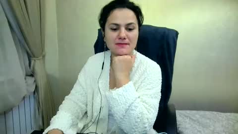 Snapshot of bililay chatting on December 6, 10:51 pm DOM NIKA online show from December 6, 10:51 pm